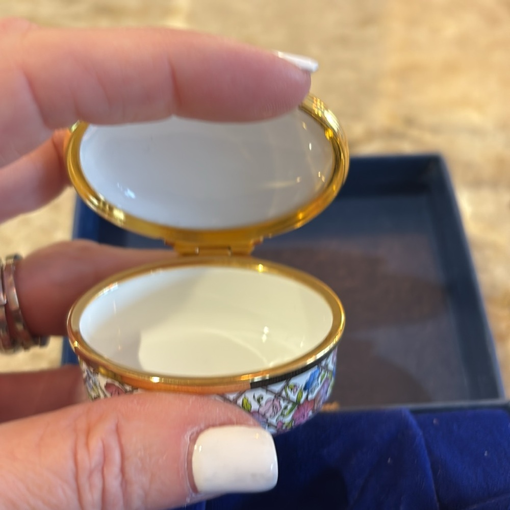 Halcyon Days Enamel Trinket Box with Floral Design - Picture 5 of 8